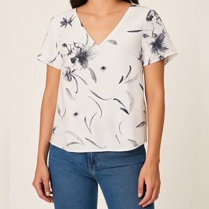 Dynamite White Floral V-Neck Blouse (XS)